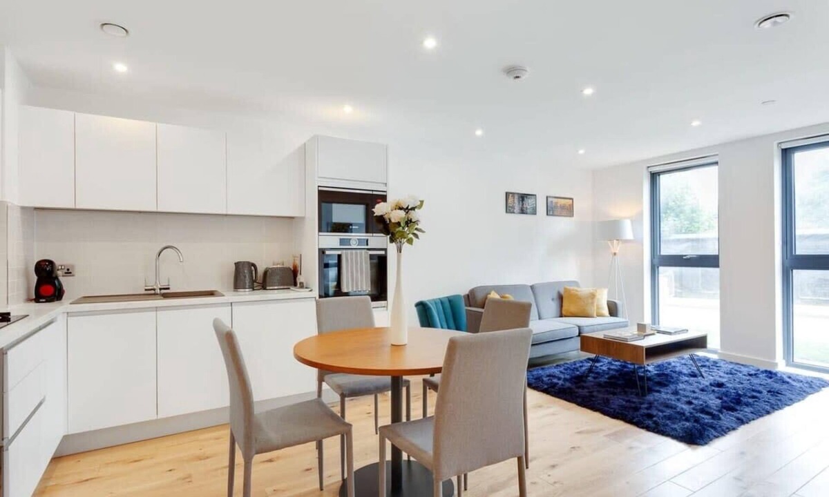 The Westside Apartment | Modern and Stylish 1Bed Flat Centrally Located