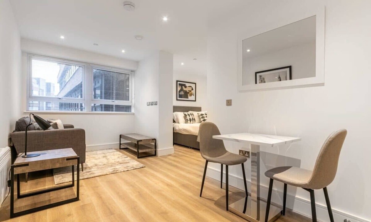 East Grinstead Apartment | Modern and Stylish Studio in East Grinstead
