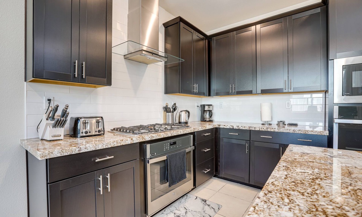 Antelope House | Modern Antelope Home: 14 Mi to Downtown Sacramento