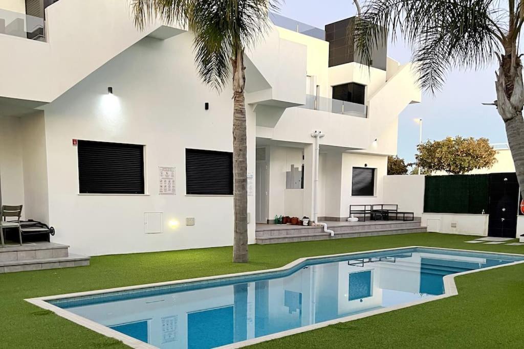Los Cuarteros Apartment | Modern Apartment with pool area