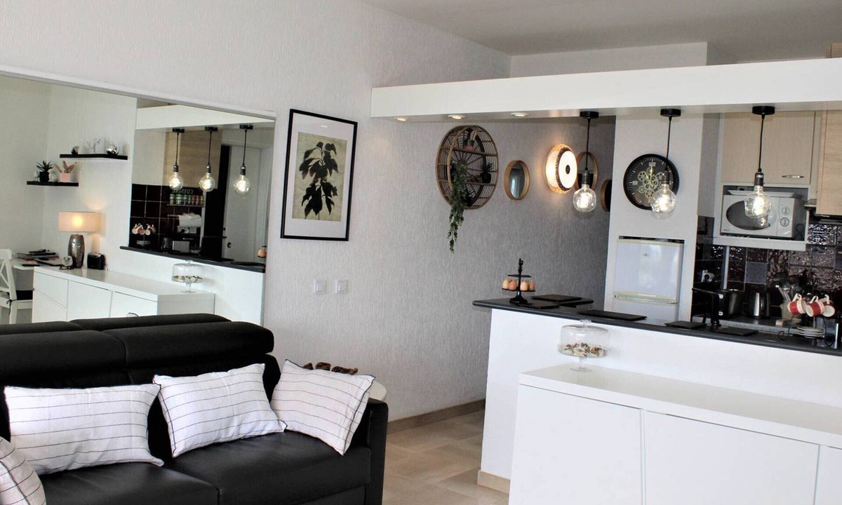 Villeneuve Loubet Beach Apartment | Modern Apartment, Sleeps 4, Air-Conditioned with Parking
