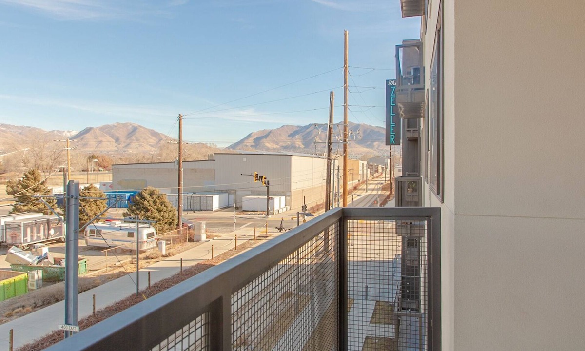 South Salt Lake Apartment | Modern Apartment in Prime Location (ID6878)