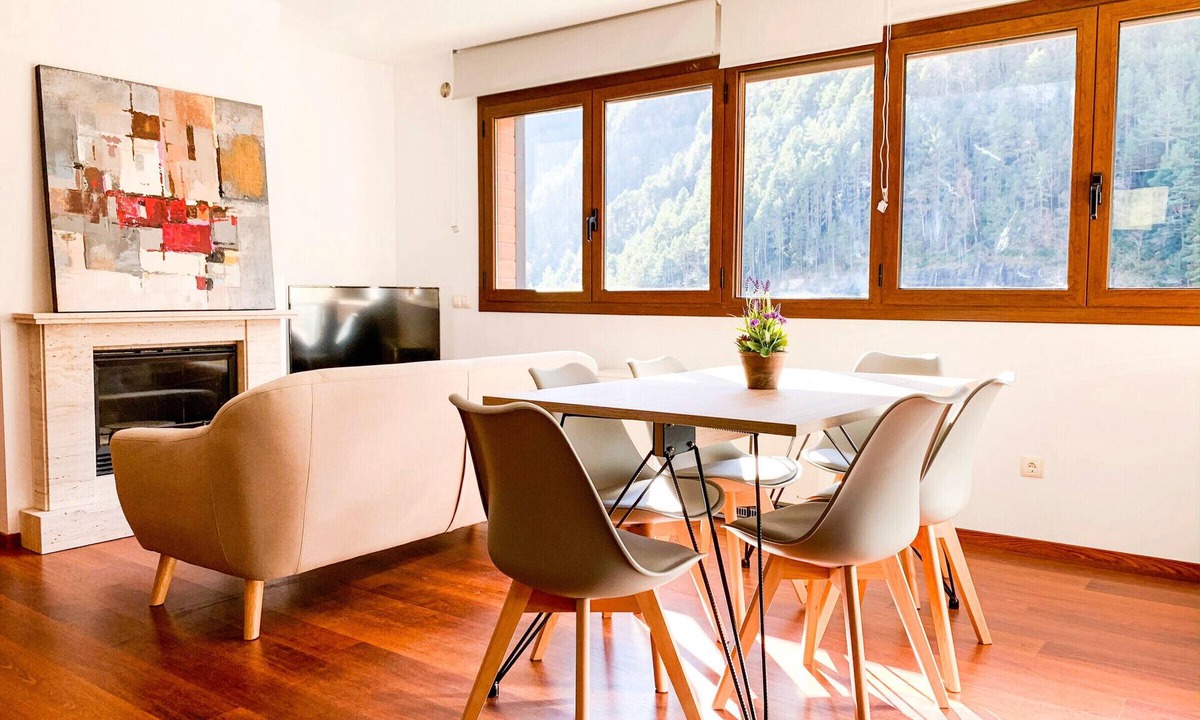 Arinsal Apartment | Modern Apartment, 5 ppl, 2 Bedrooms, Includes Parking