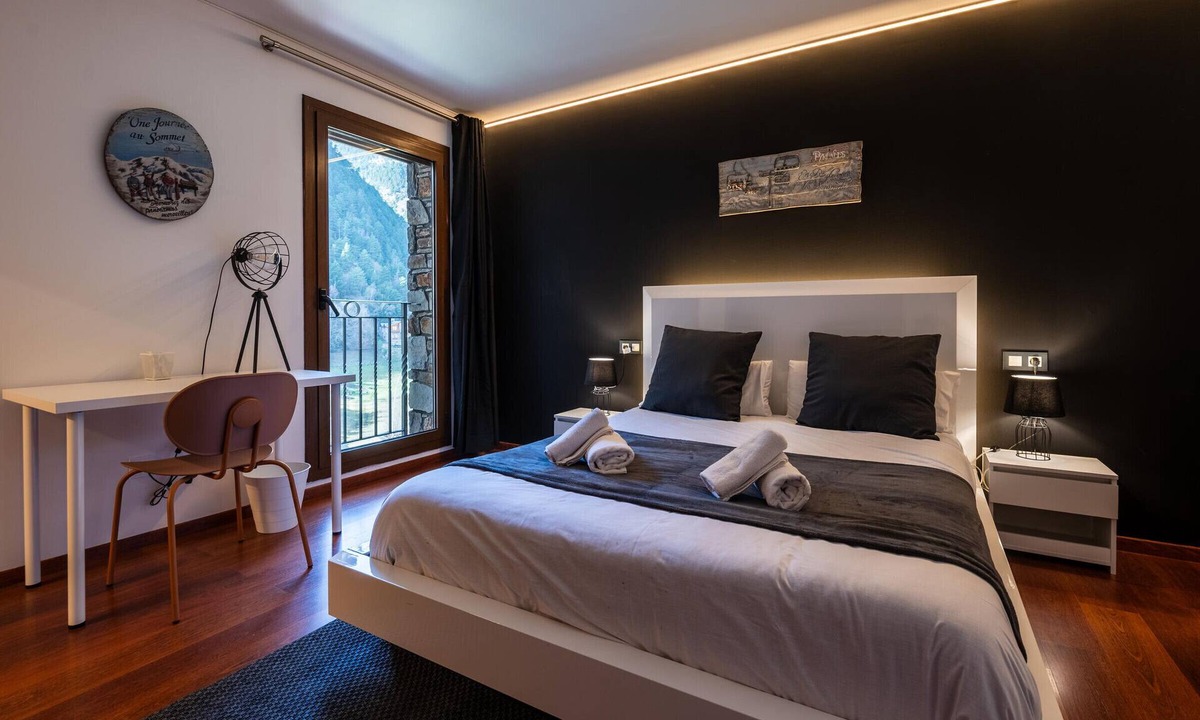 Arinsal Apartment | Modern Apartment Arinsal 2 Bedrooms, 4 Pers, Parking Included