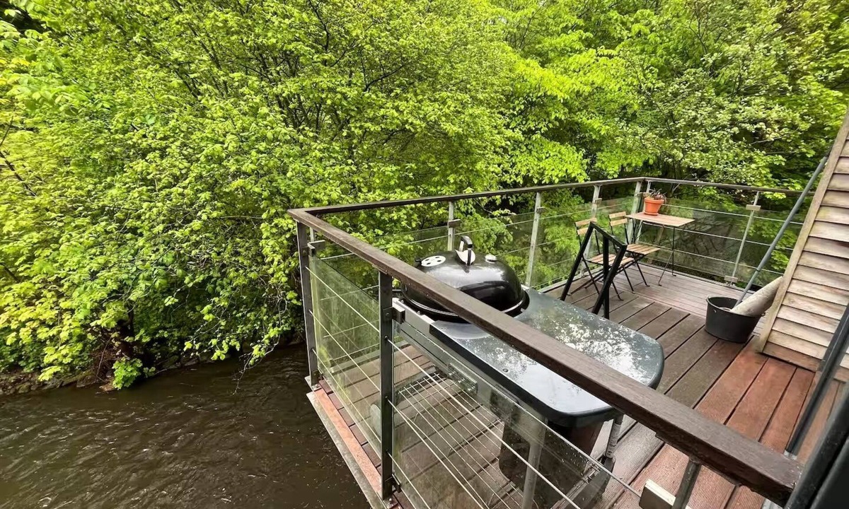 Vejle Condo | Modern apartment, balcony over Grejs Å, 5 min to Vejle center, free parking