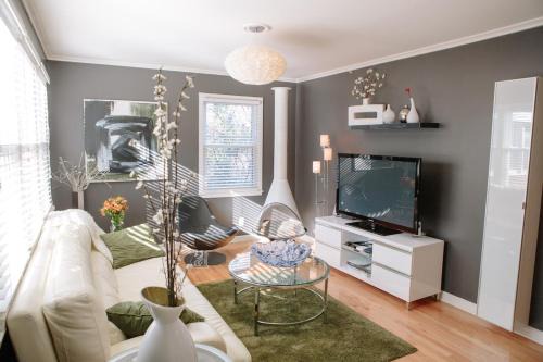 Southwest Raleigh Apartment | Modern Apartment - Cameron Village