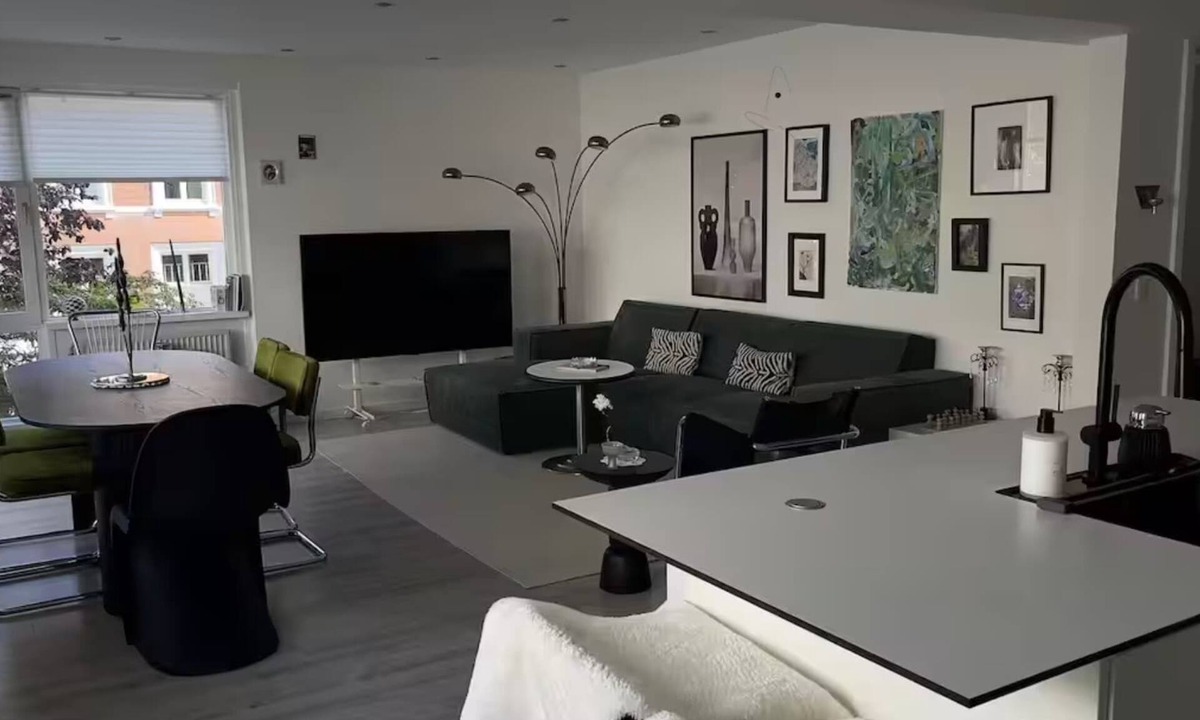 Frederiksberg C Apartment | Modern Apartment - By The Lakes