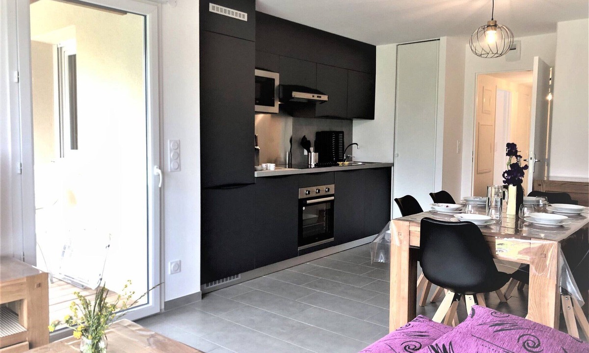 Barcelonnette Apartment | Modern apartment with terrace and private parking