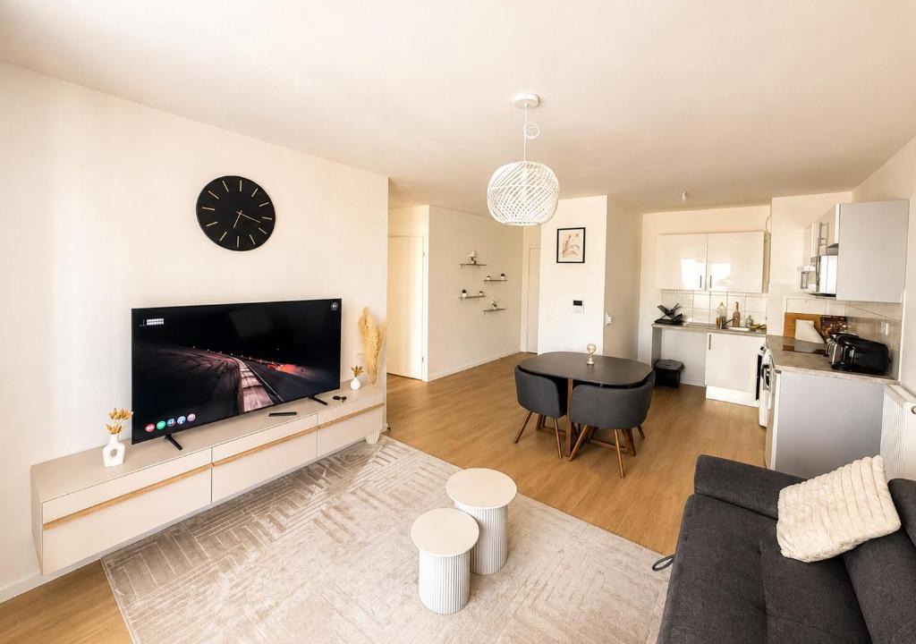 Clichy-Sous-Bois Apartment | Modern apartment close to Paris and Disney