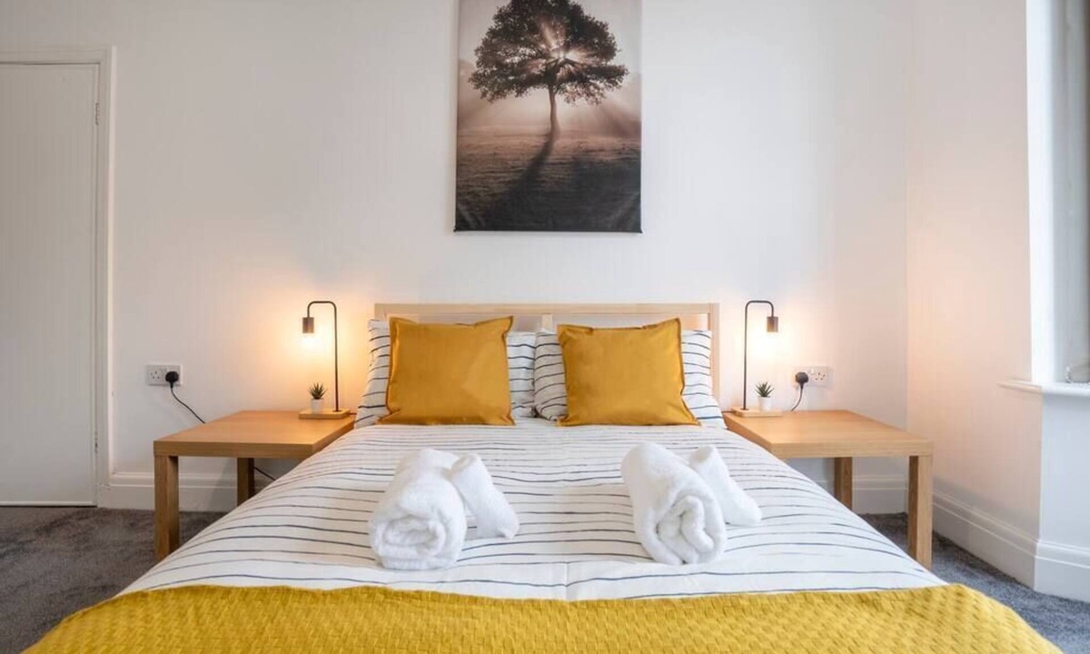 Bispham Apartment | Modern Apartment -Free Parking - by Holiday Homes