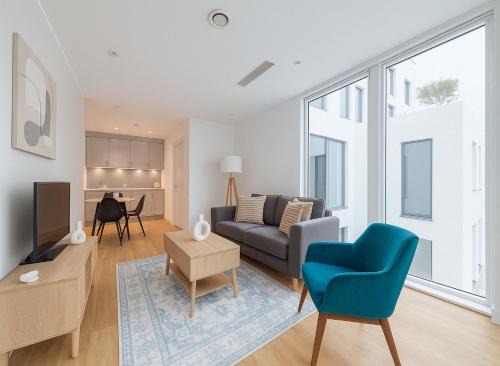 Hanger Hill Apartment | Modern Apartment in Ealing