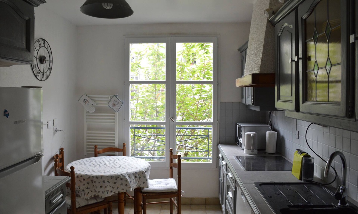 Notre-Dame Apartment | Modern apartment in upmarket condo... Perfect for 2024 Olympics attendance
