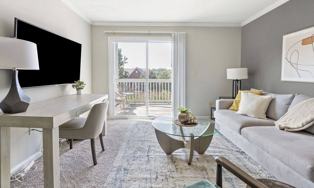 Hermitage Apartment | Modern Apartment in Prime Location (ID8103X6)