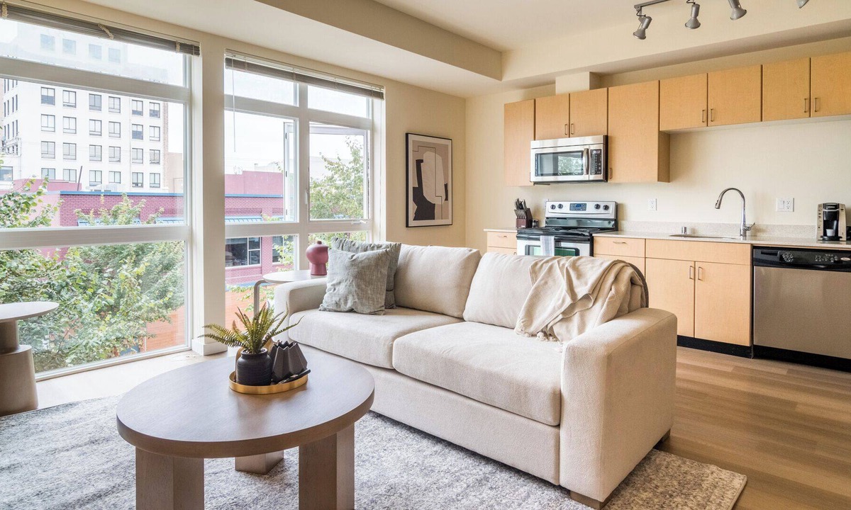 Everett Apartment | Modern Apartment in Prime Location (ID1208X070)