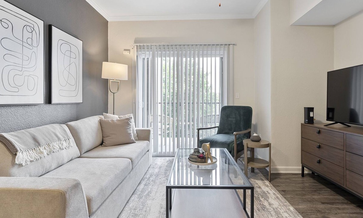 East Riverside - Oltorf Apartment | Modern Apartment in Prime Location (ID9196X09)
