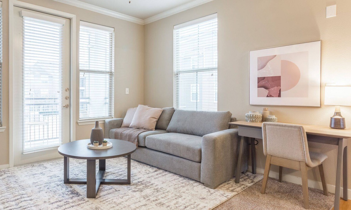 Bixby Apartment | Modern Apartment in Prime Location (ID3987)