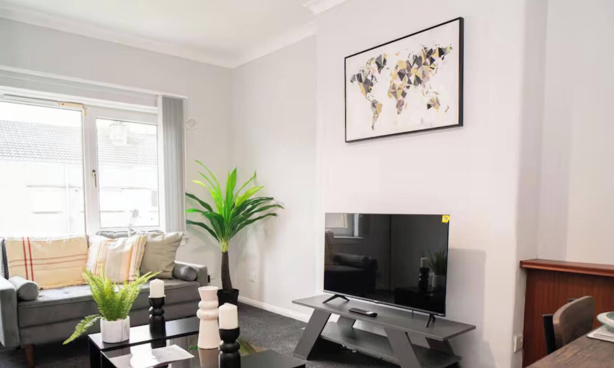Linthouse Apartment | Modern Apartment in South-West Glasgow