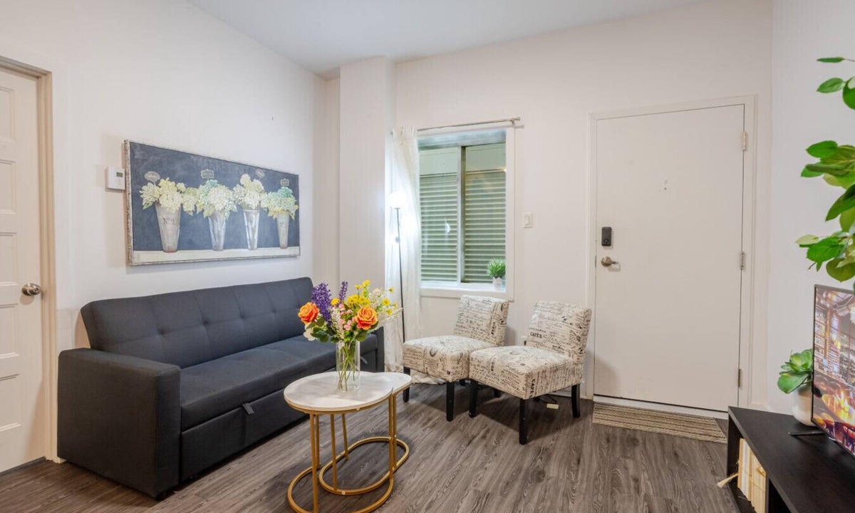Southwest Apartment | Modern Apartment in the Heart of Griffintown