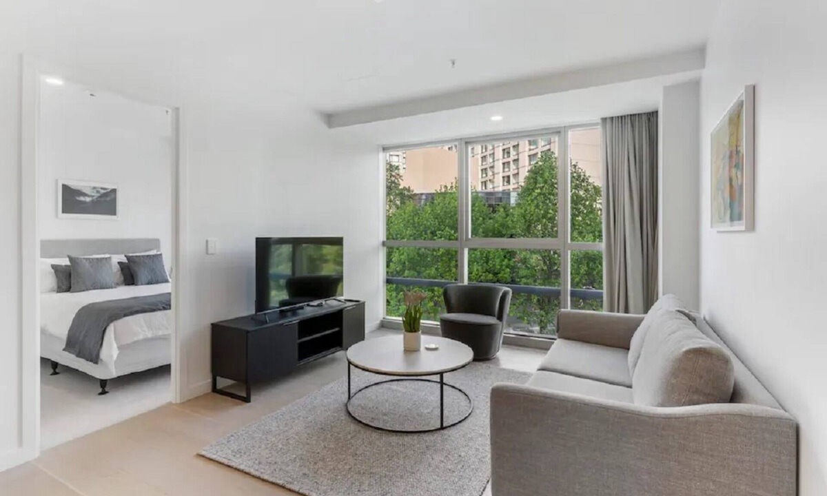 Newton Apartment | Modern Apartment in the Heart of the City with Free Parking