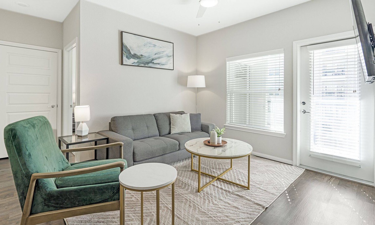 Stone Oak Apartment | Modern Apartment in Prime Location (ID7292)