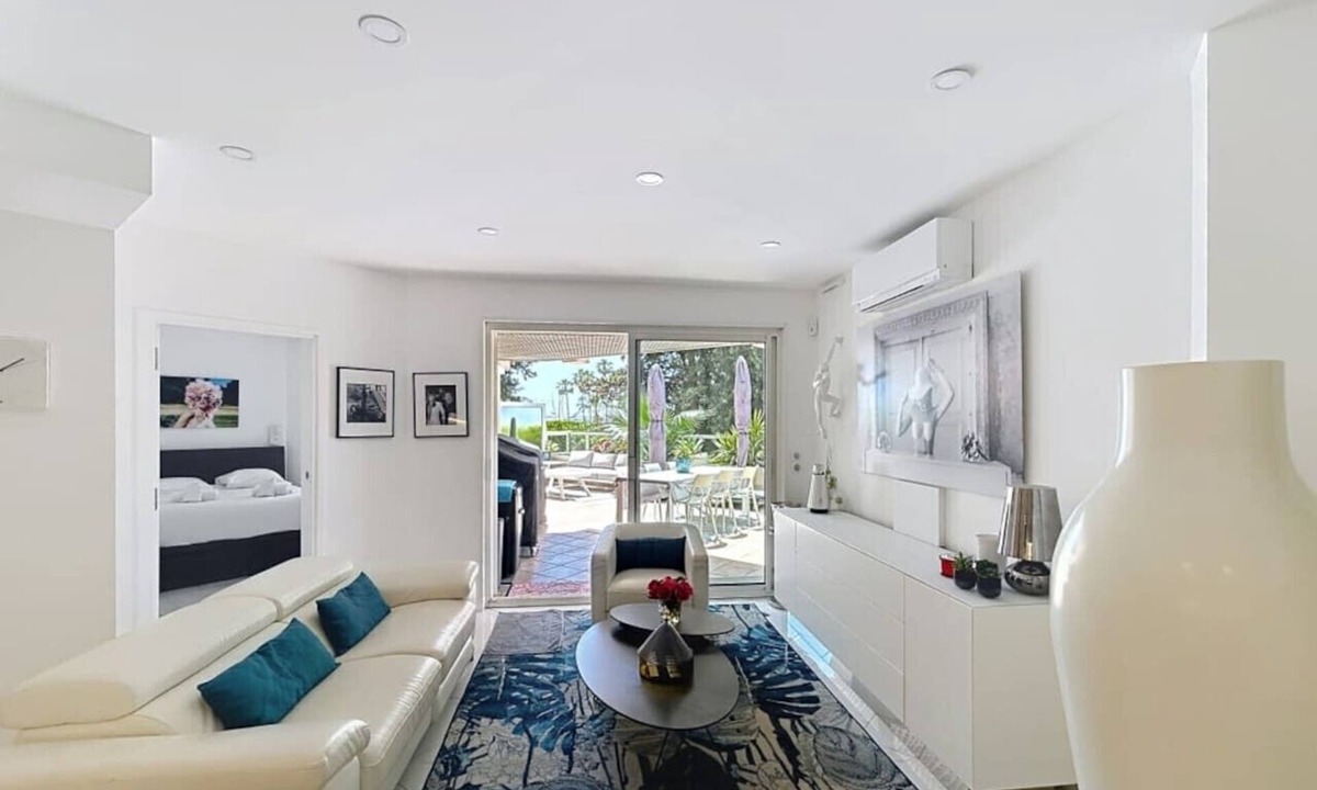 Golfe Juan Apartment | Modern Apartment Napoleon - Sea front