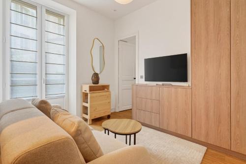 Saint-Mande Apartment | Modern apartment near subway