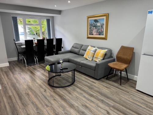 Quinton Apartment | Modern Apartment Near Birmingham