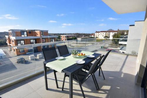 Valica Apartment | Modern apartment near Kanegra Beach