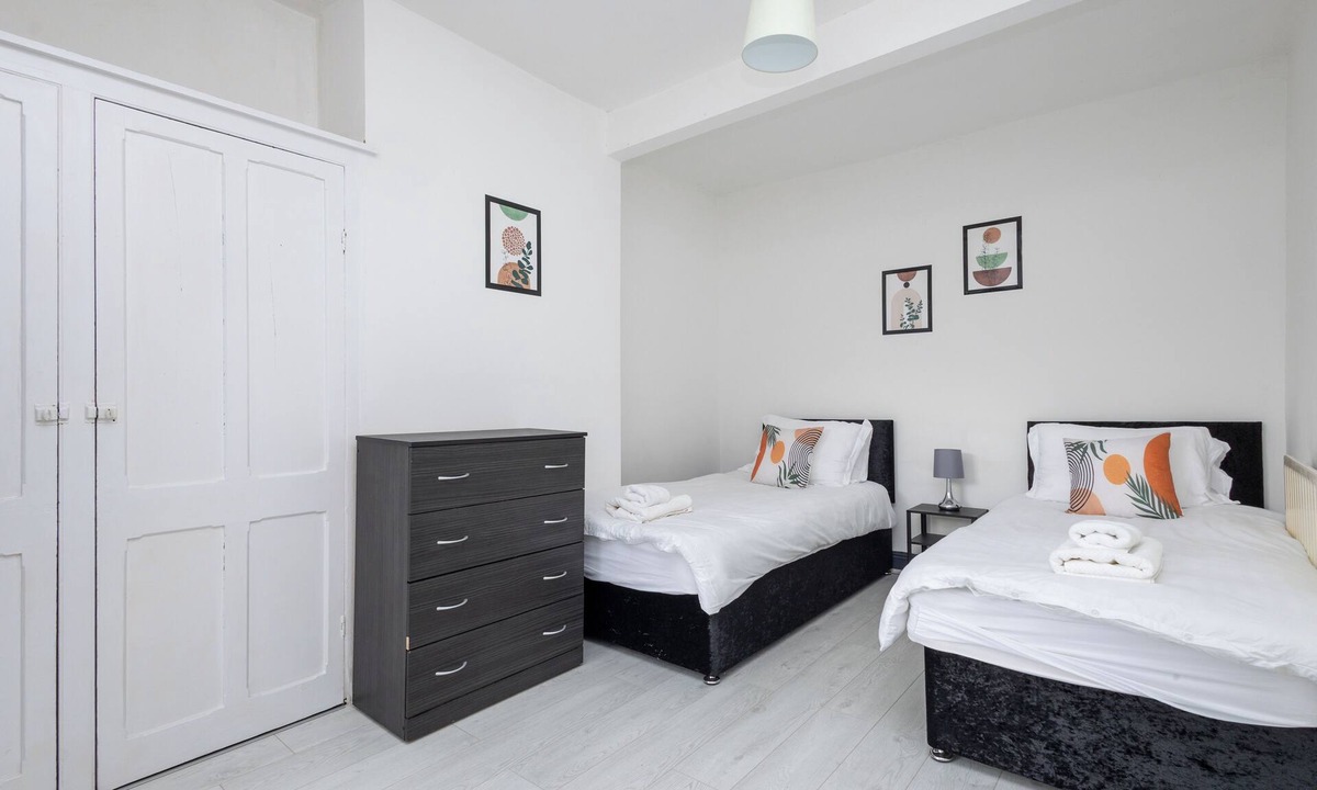 Leeds Apartment | Modern Apartment- Parking - The Light Centre