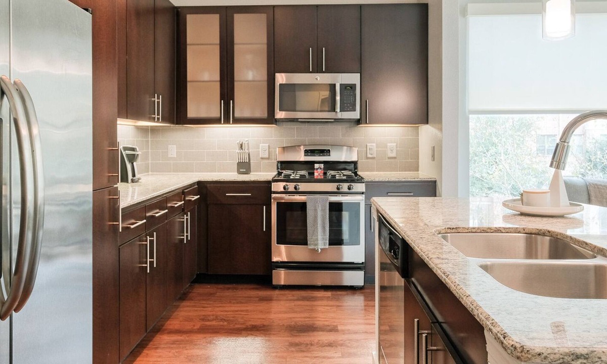 The Woodlands Apartment | Modern Apartment in Prime Location (ID5143X81)