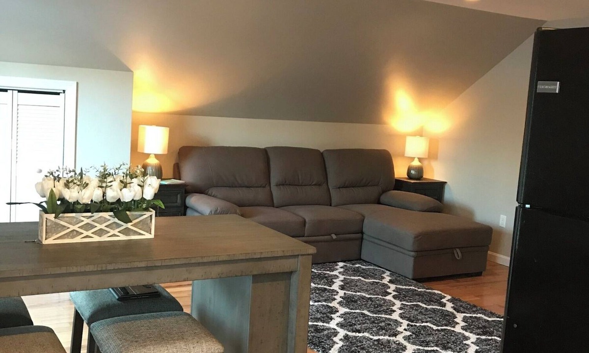 Brewer Apartment | Modern Apartment w/BBQ grill