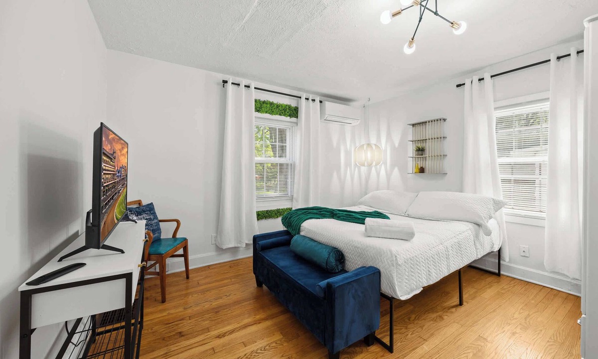 Audubon Apartment | Modern Apartment with Parking & Prime Location