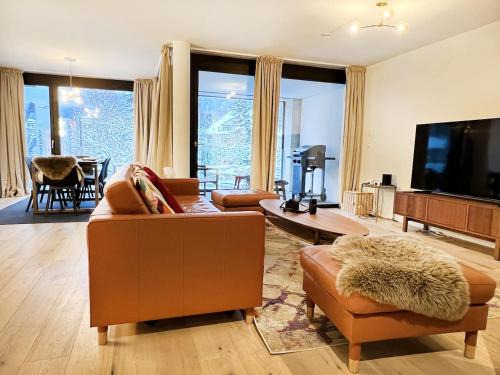 Central Interlaken Apartment | Modern Apartment with Balcony and BBQ at Interlaken West Station