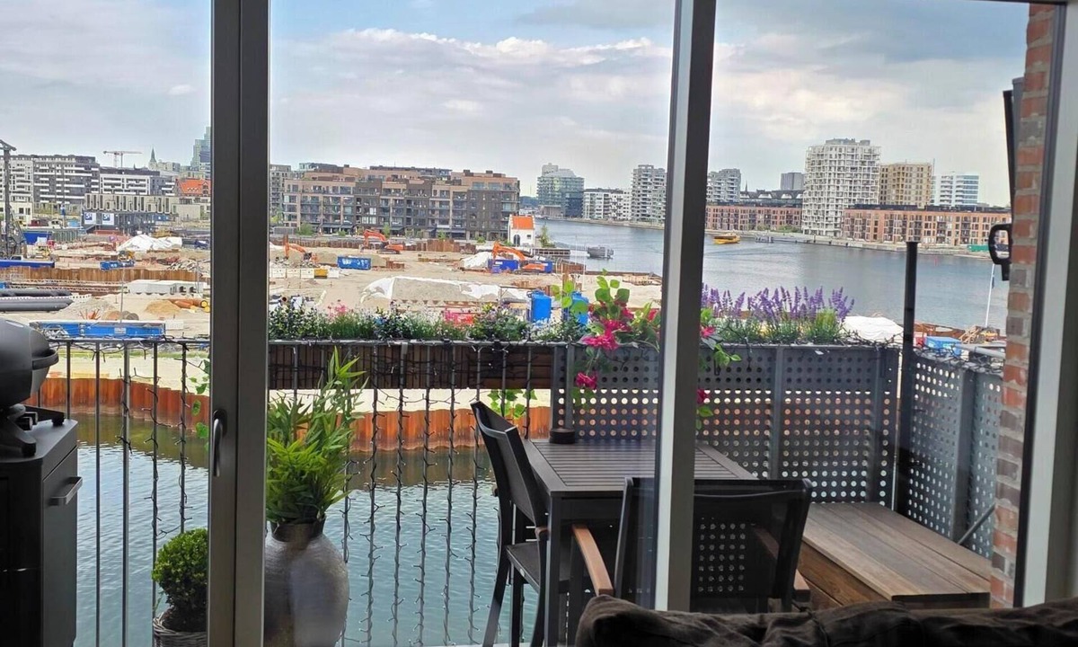 Sydhavnen Apartment | Modern apartment with sea view in Venice-like neighbourhood in Copenhagen