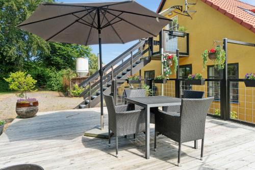 Klemensker Apartment | Modern Apartment With Cozy Vibes