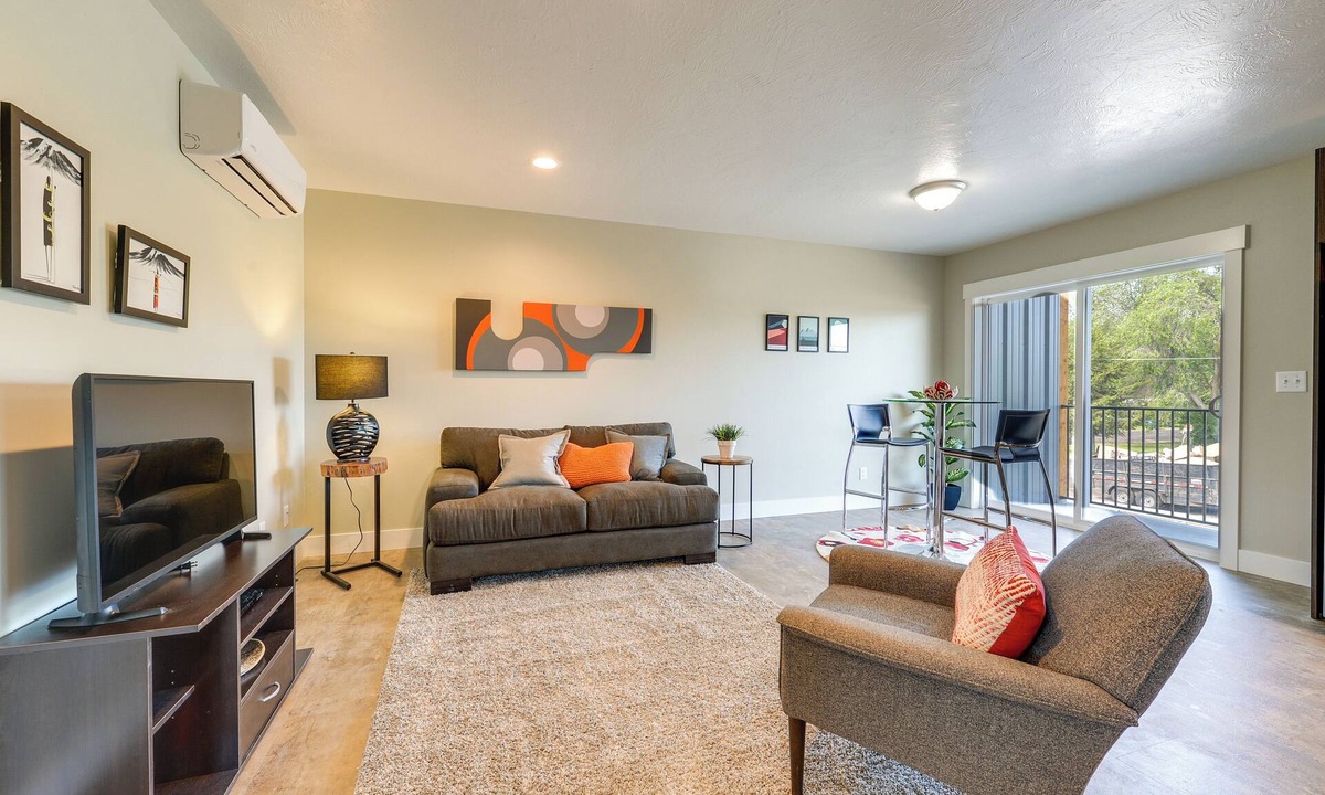 St. Anthony Apartment | Modern Apt - 7 Mi to St. Anthony Sand Dunes!