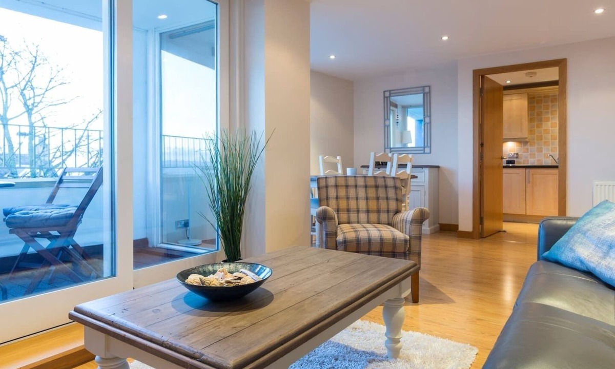 Fisherrow Apartment | Modern apt, amazing Harbour views, wifi & Parking