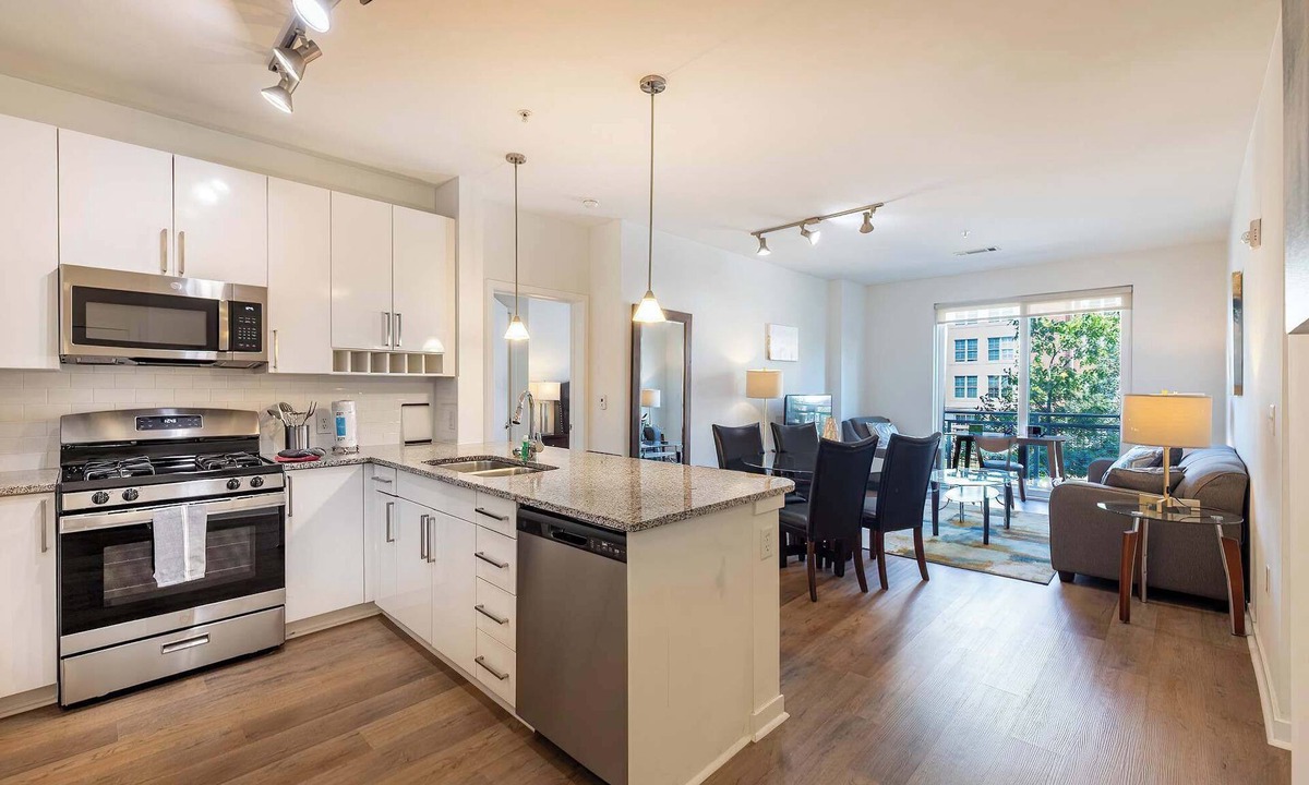 Downtown Apartment | Modern Apt Downtown with Pool