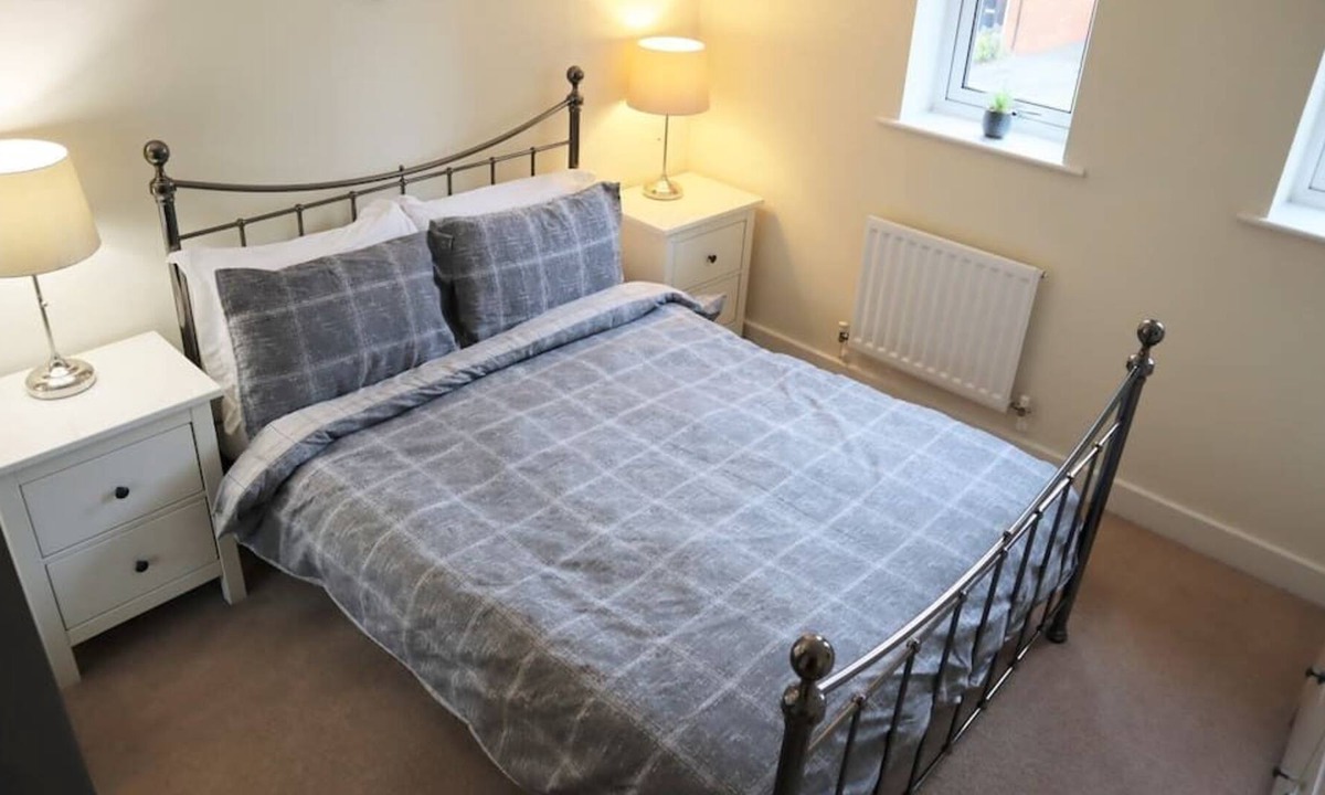 Epsom Apartment | ⭐Modern Apt in Epsom-Self Check in & Free Parking