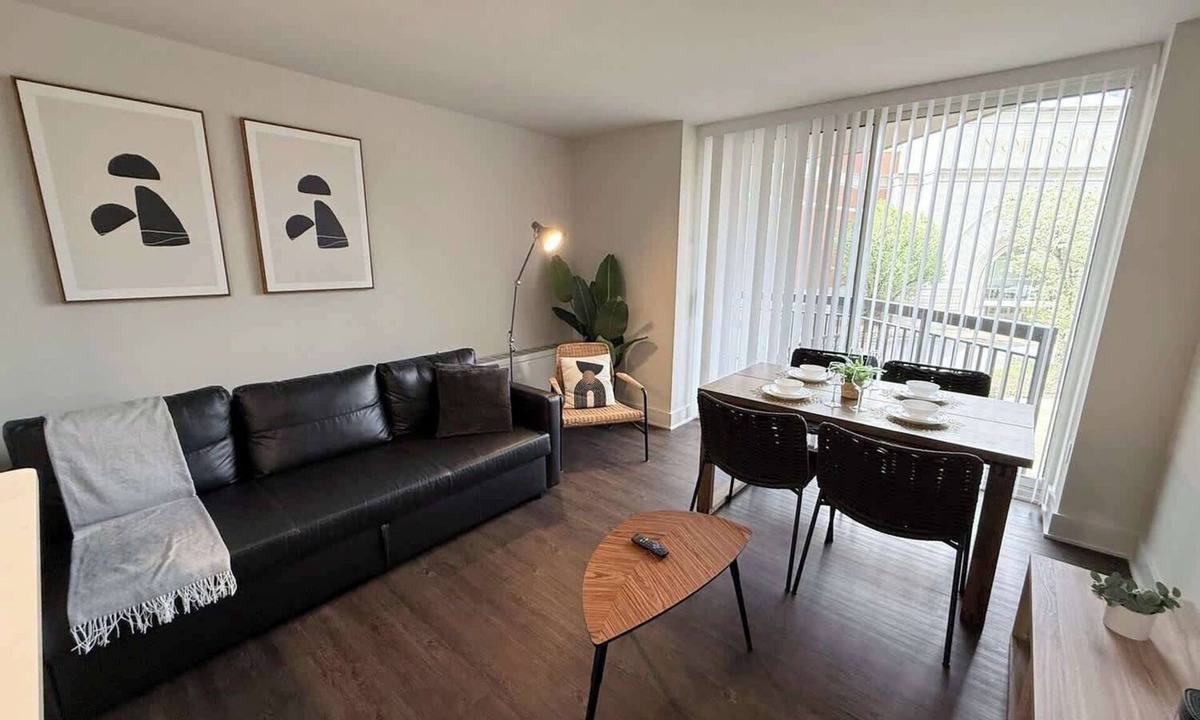 Pentagon City Apartment | Modern Apt in Prime Location - Walk to Metro