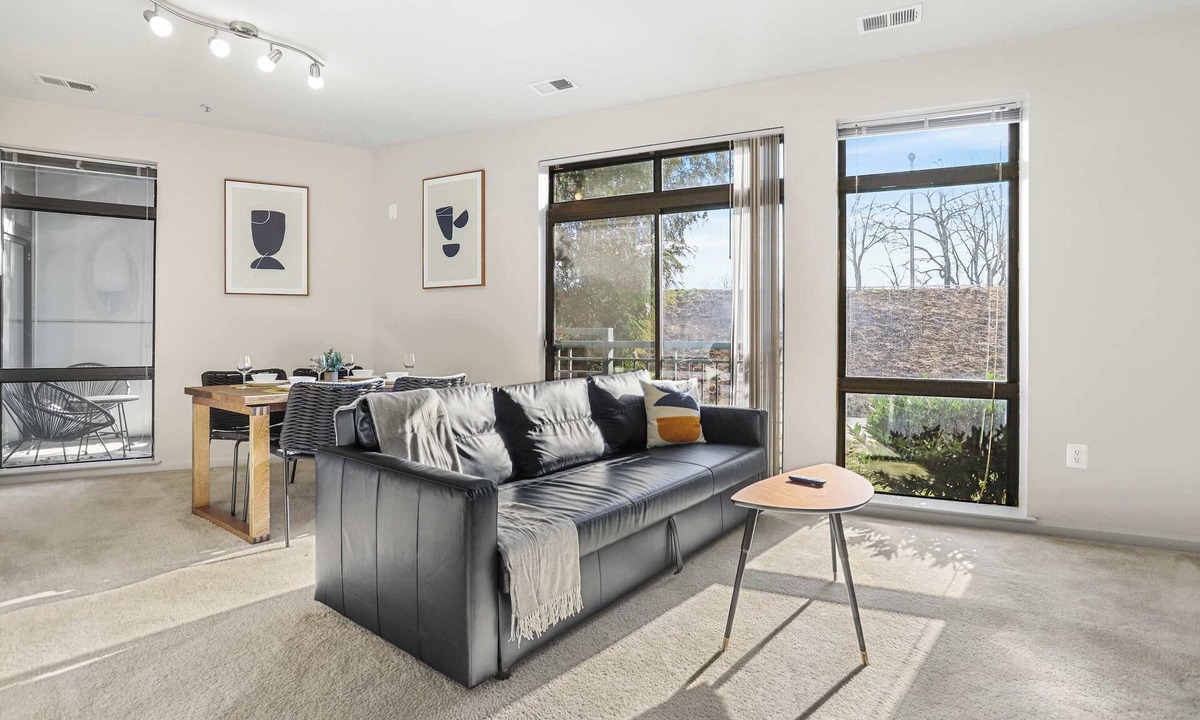 Arlington Apartment | Modern Apt Steps from Metro & Pentagon City
