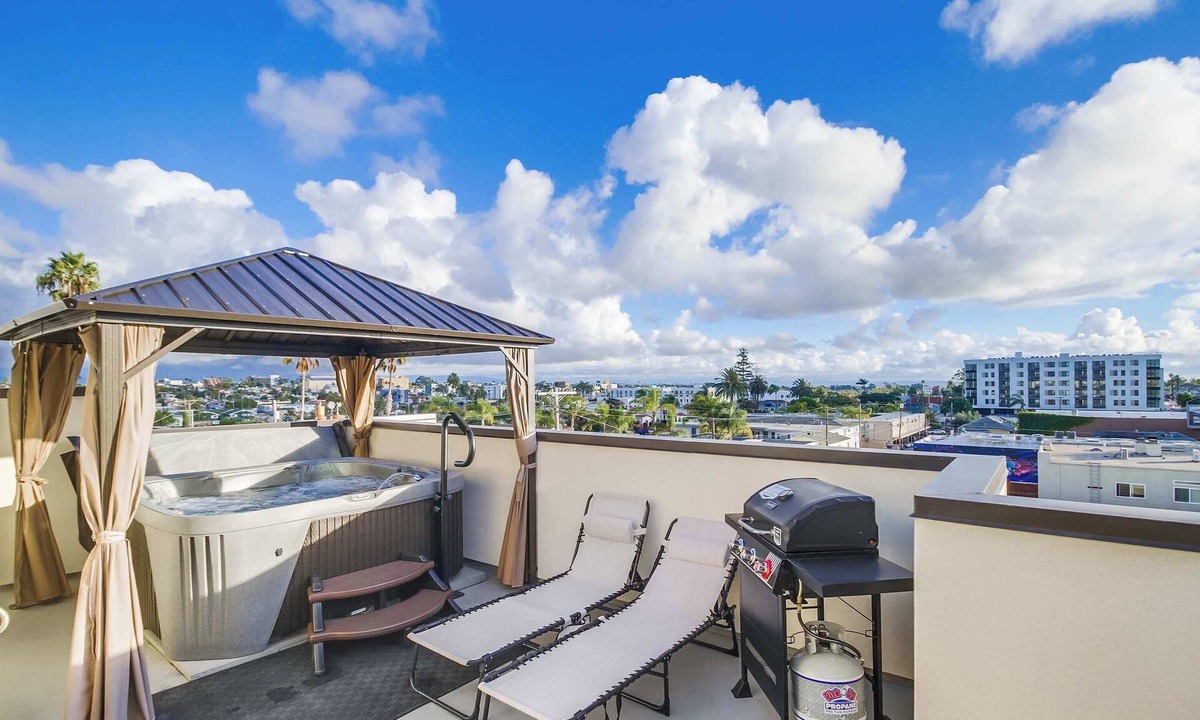 University Heights Apartment | Modern Apt with Balcony Hot Tub, ADA Compliant