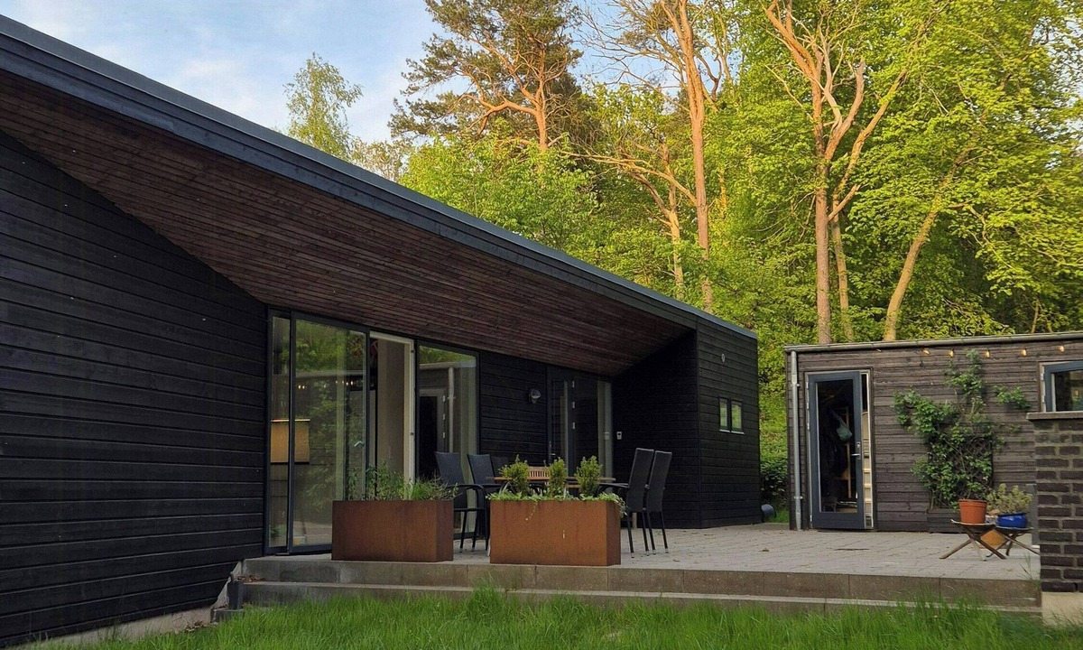 Knebel House | Modern architect house by lake on Helgenæs