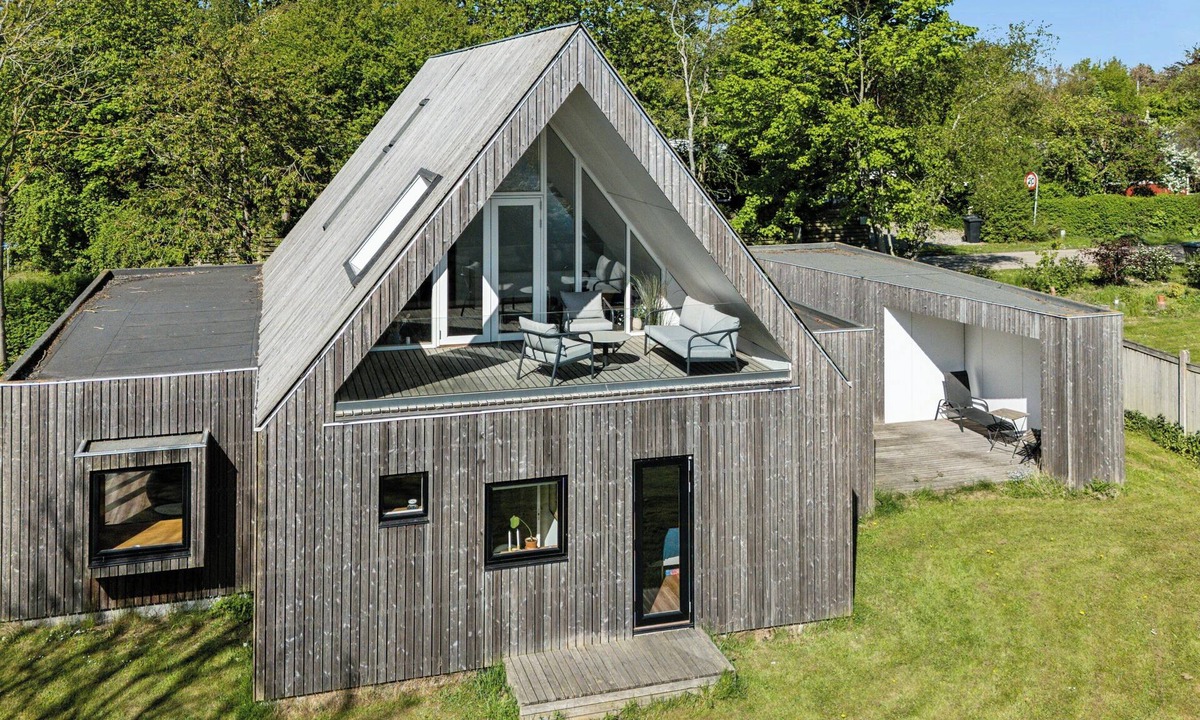Saksild Strand House | Modern architectural house at Saxild beach