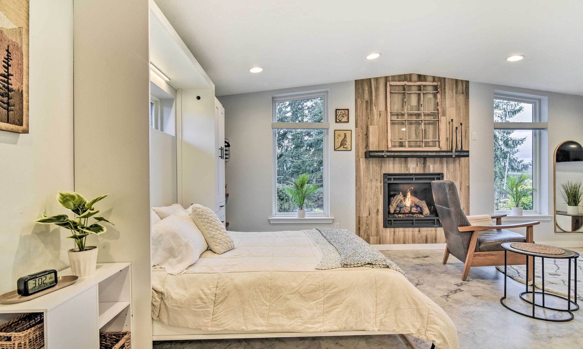 Aurora Apartment | Modern Aurora Studio w/Private Patio