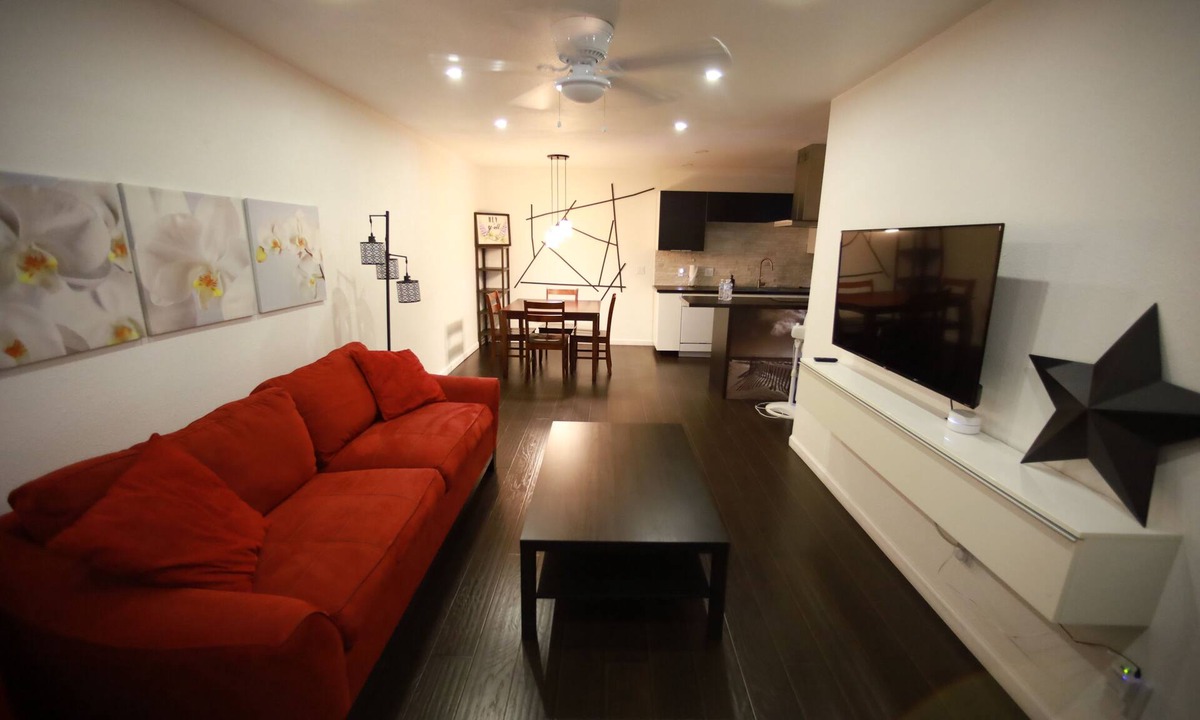 Riverside Condo | Modern Austin Condo Pool 5 min to Downtown & SoCo