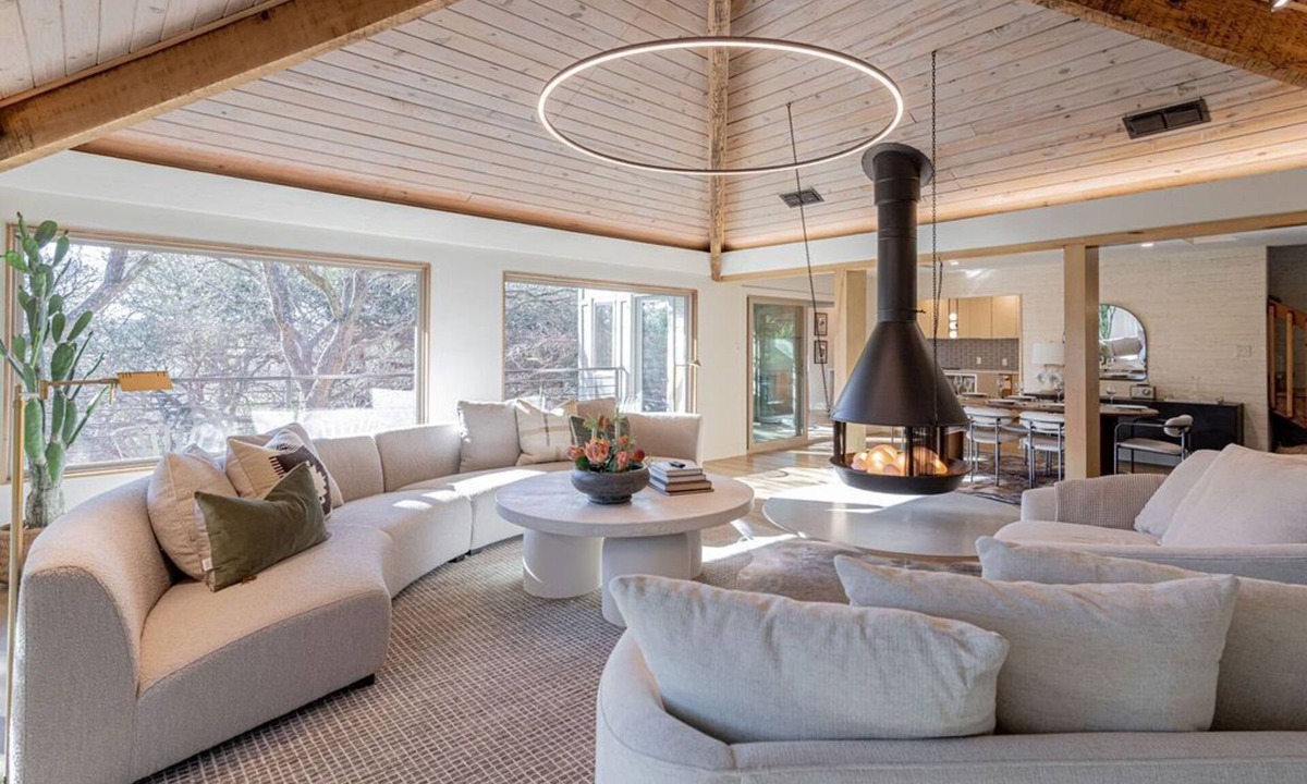 Austin House | Modern Austin Retreat: Chef’s Kitchen, Fireplace & Walkable Prime Location