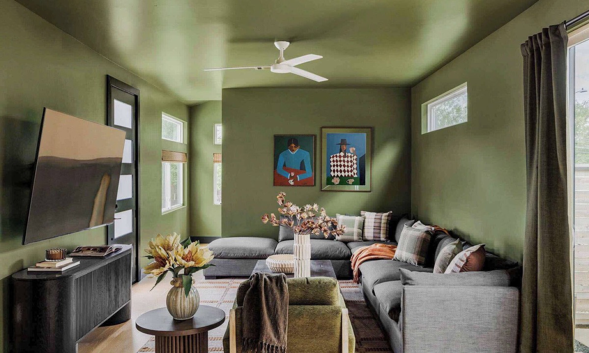 East MLK House | Modern Austin Retreat | Hot Tub + Sauna