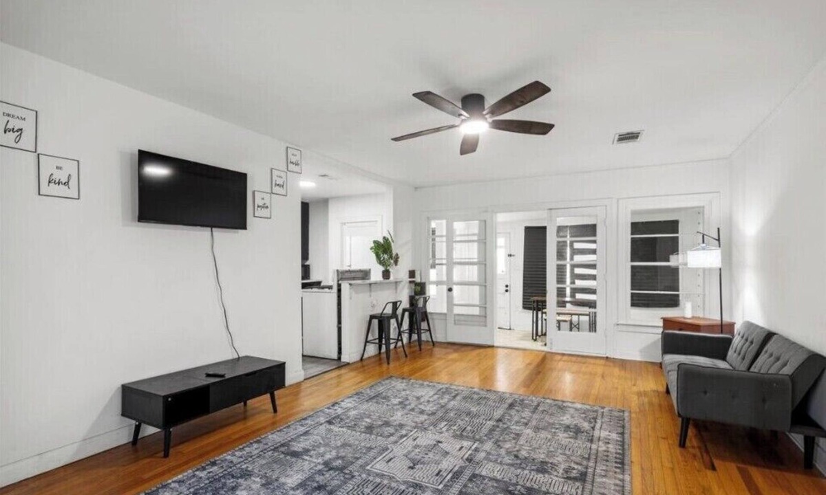 Cherrywood House | Modern Austin Retreat - Near Downtown, UT, 6th St