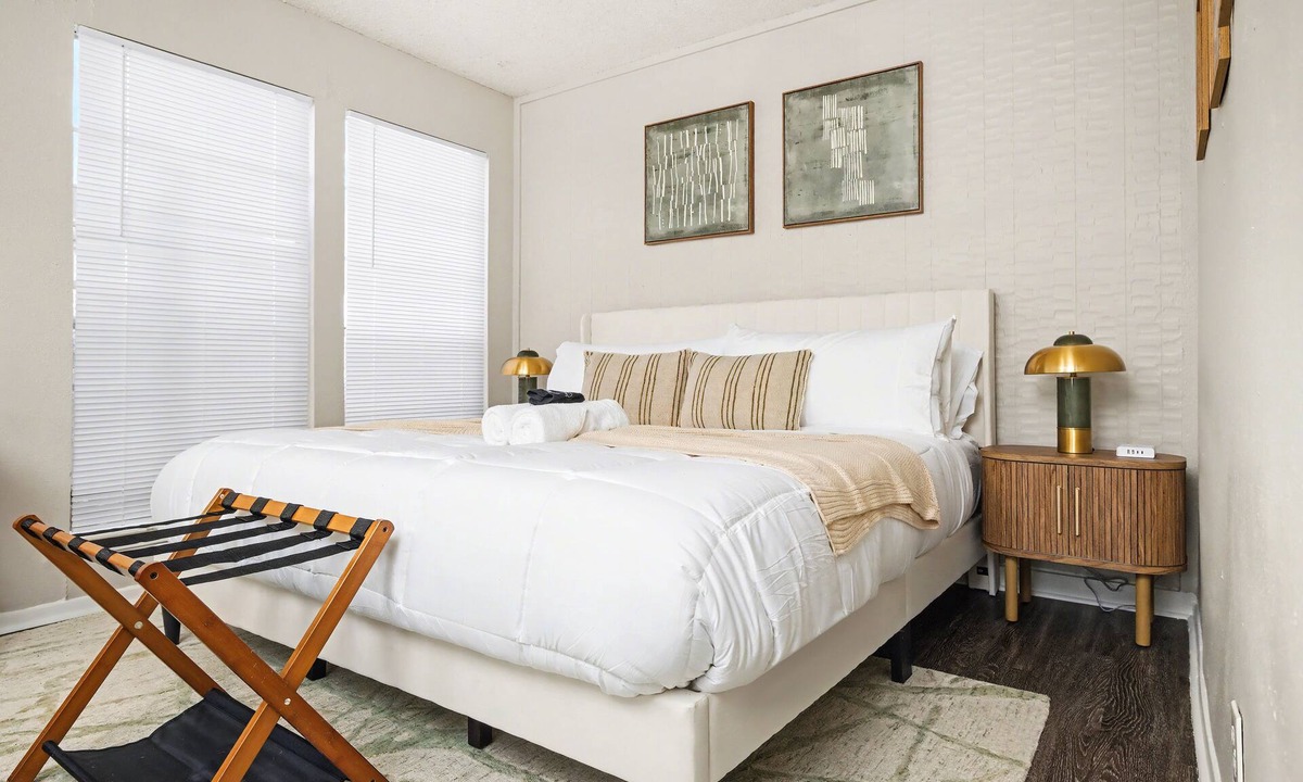 Hyde Park Apartment | Modern Austin Stay King Bed + Fast WiFi Near Downtown